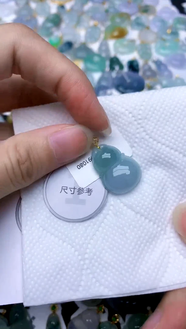 颈饰18K金镶嵌翡翠天然A货翡翠