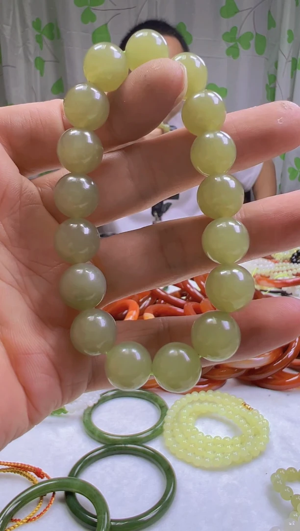 未镶嵌手串和田玉湖水绿