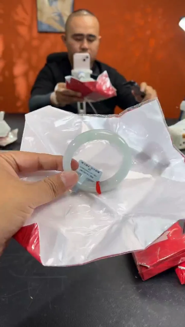 未镶嵌手镯翡翠8