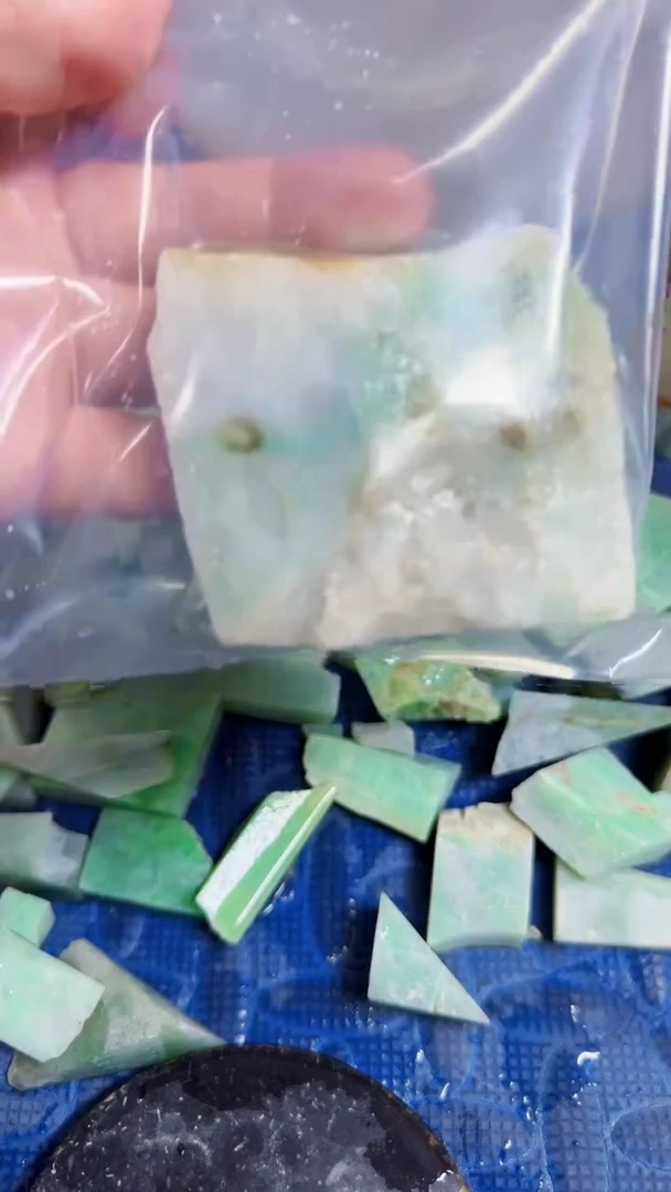 翡翠挂件未镶嵌九*天然翡翠204