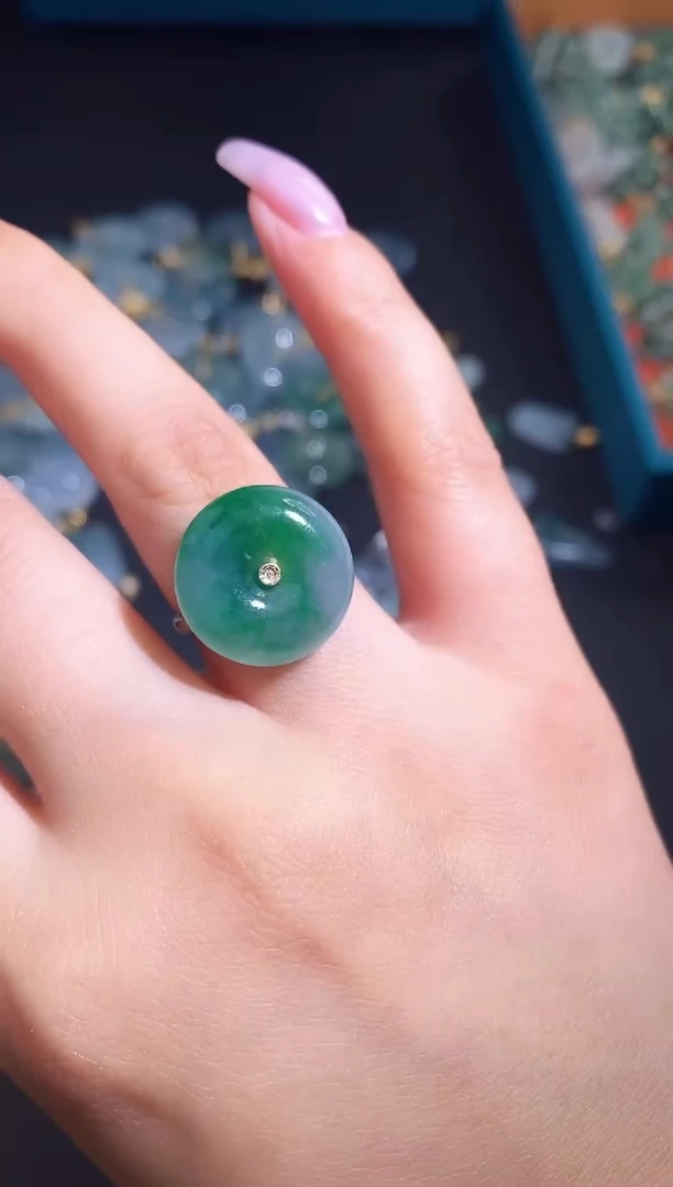 翡翠戒指18K金镶嵌250510282