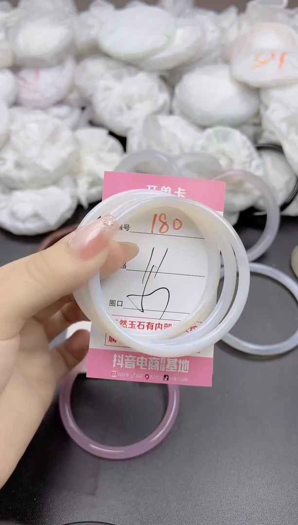玛瑙/玉髓手镯未镶嵌180
