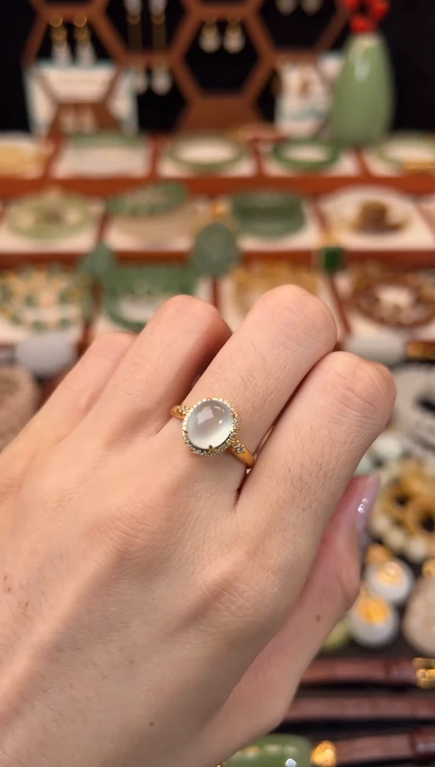 18K金镶嵌戒指翡翠精品