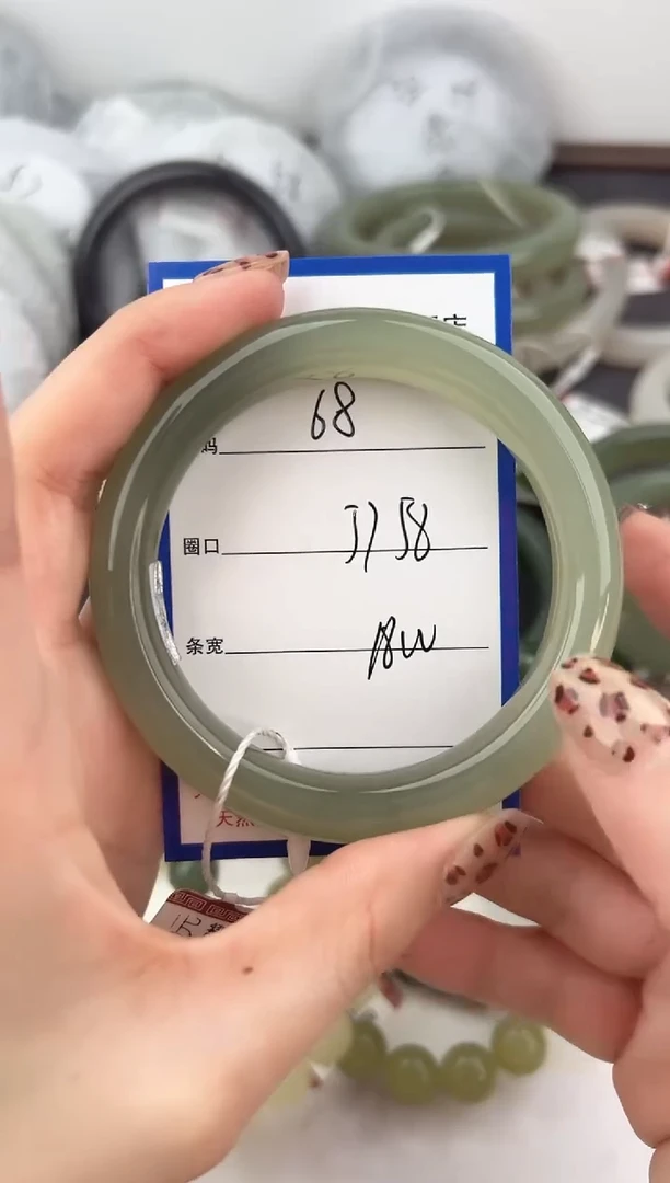 未镶嵌手镯和田玉68颜色微差无瑕疵