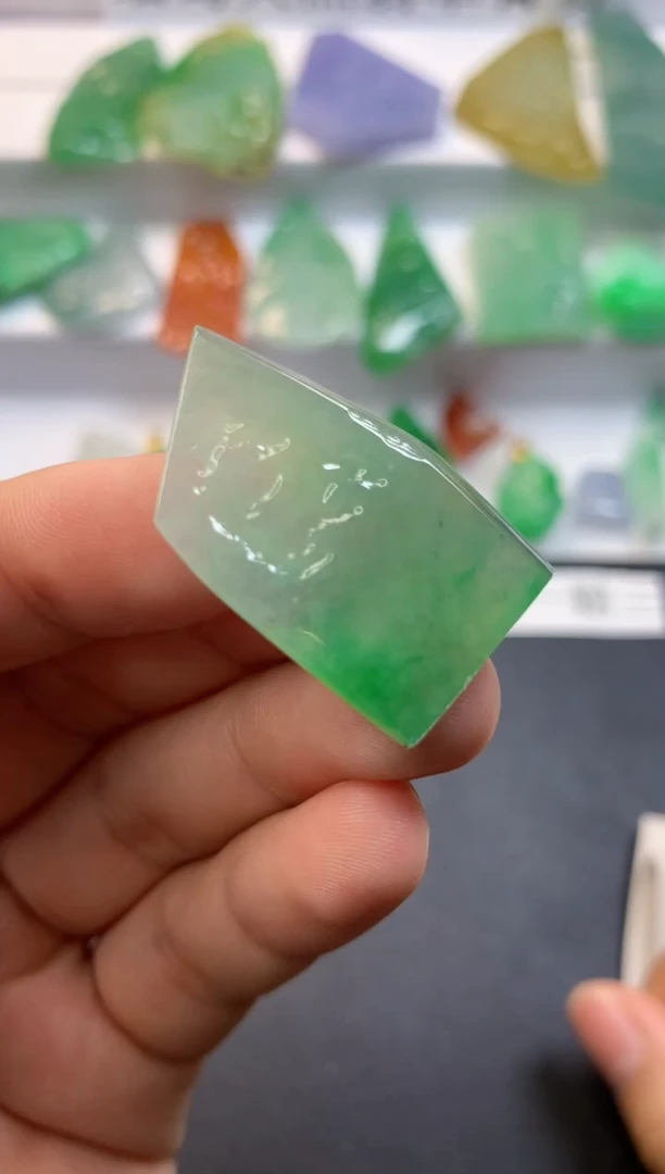 颈饰未镶嵌翡翠