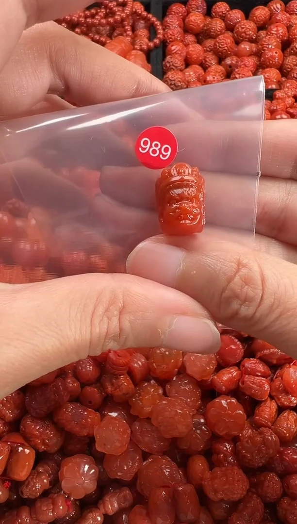 颈饰未镶嵌南红玛瑙1