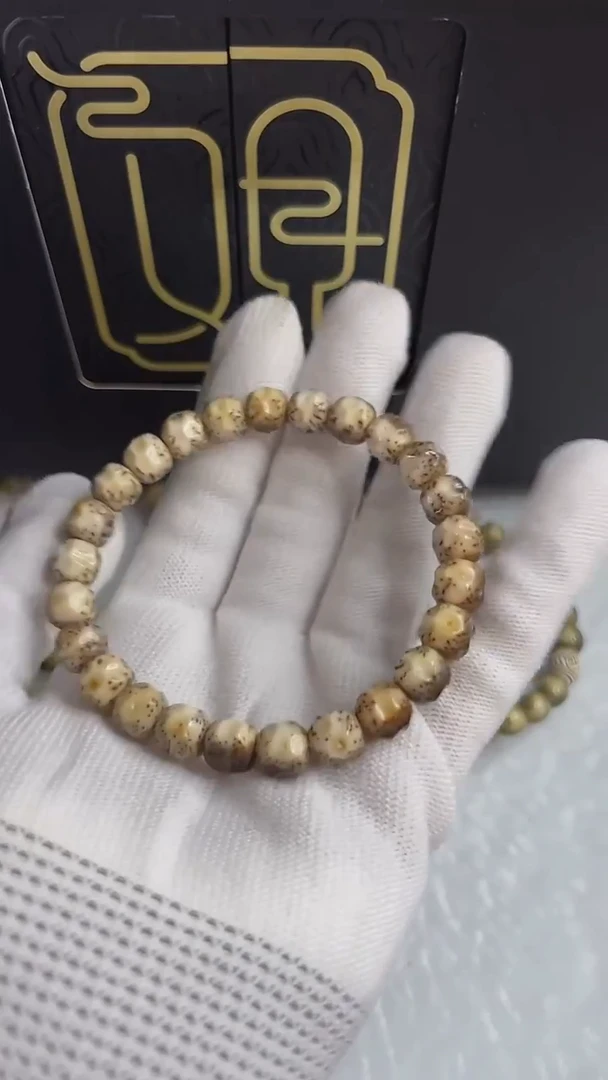 手串星月菩提小驼包9x8.a657