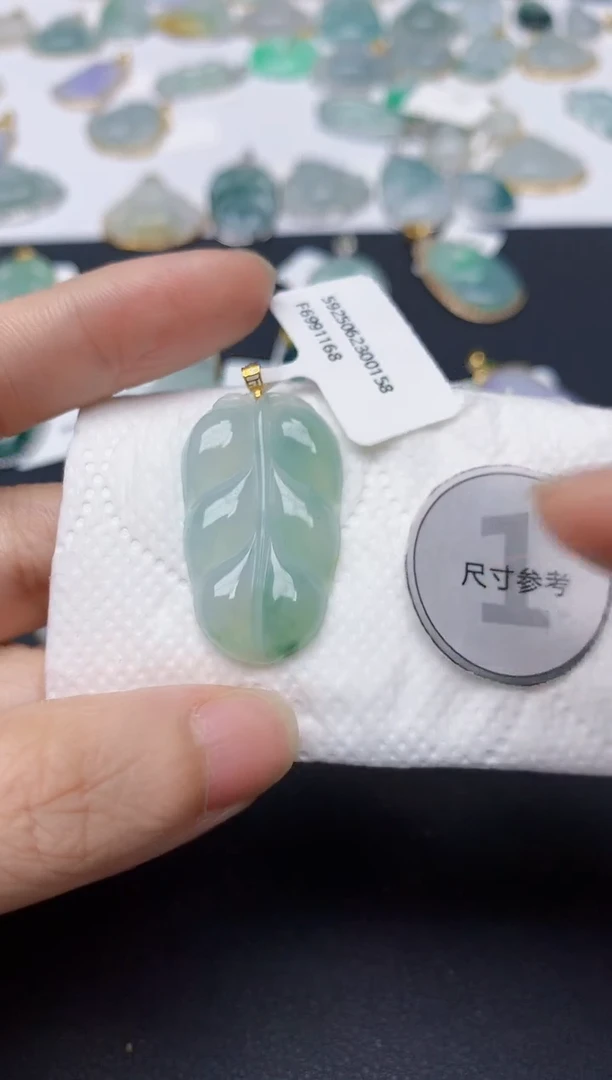 翡翠18K金镶嵌颈饰天然缅甸A货翡翠