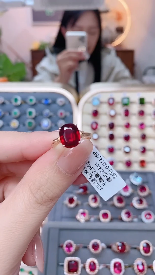 18K金镶嵌碧玺戒指碧玺2.8CT