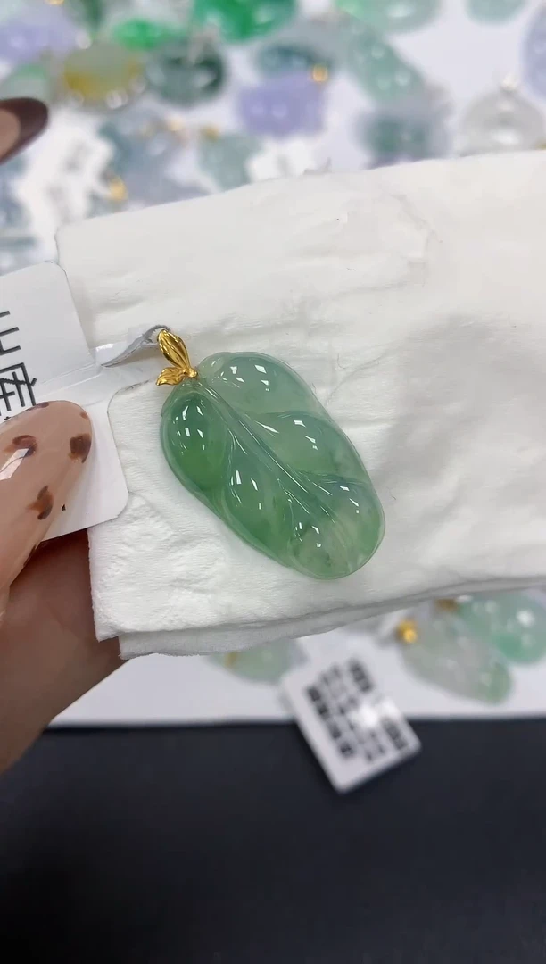 颈饰18K金镶嵌翡翠a货假一赔三支持复检百元上9元证书费自理