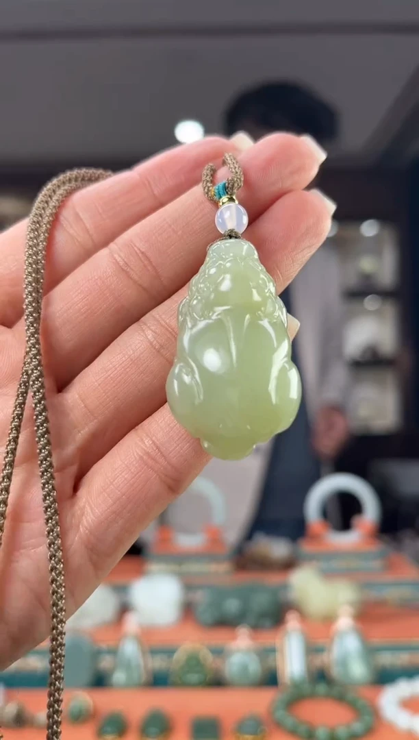 颈饰未镶嵌和田玉佩佩