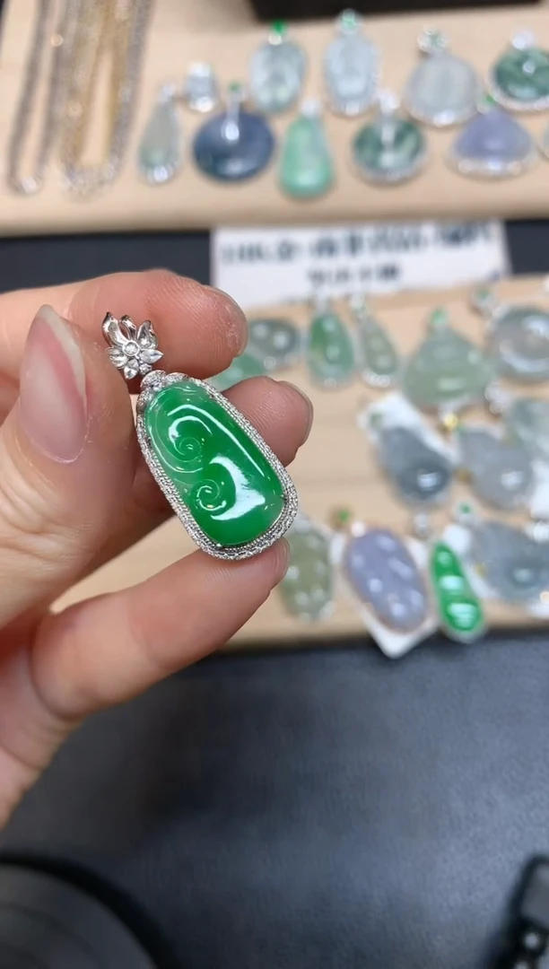 【闪购商品】翡翠颈饰18K金镶嵌如意【无服务费