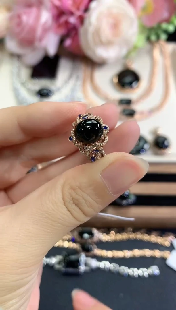 18K金镶嵌戒指翡翠b81
