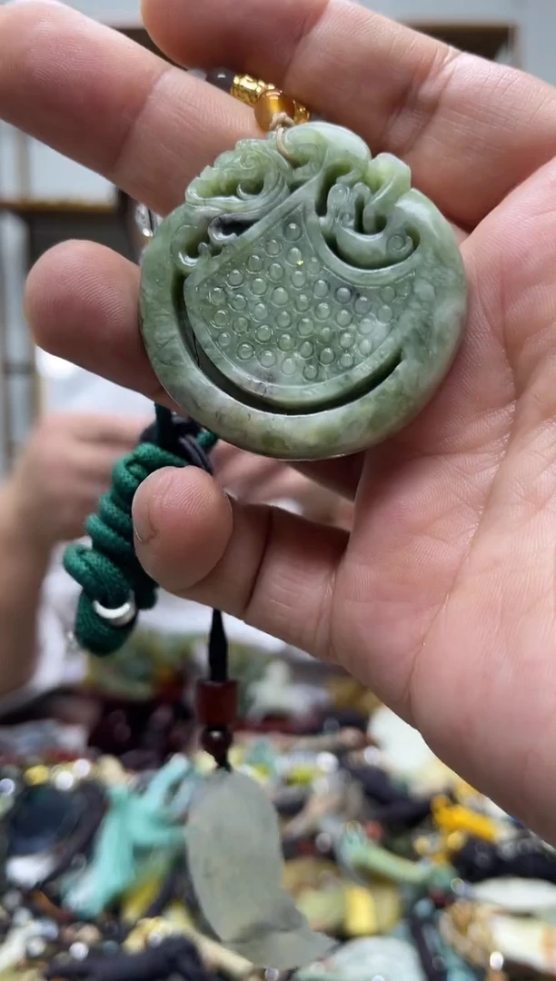 未镶嵌岫玉吊坠·1