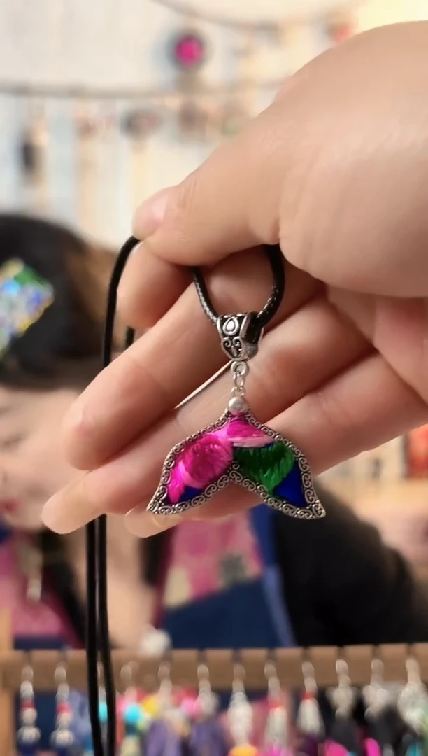 织绣彩云南阁非遗老绣饰品084