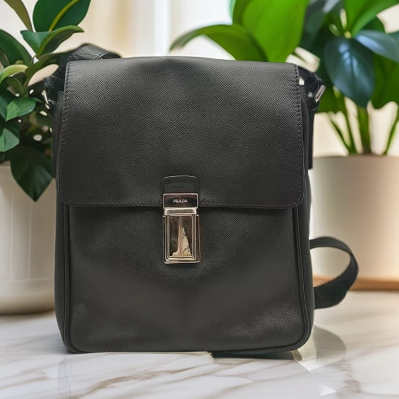 95新 Prada/普拉达 黑色斜挎包1211 7445