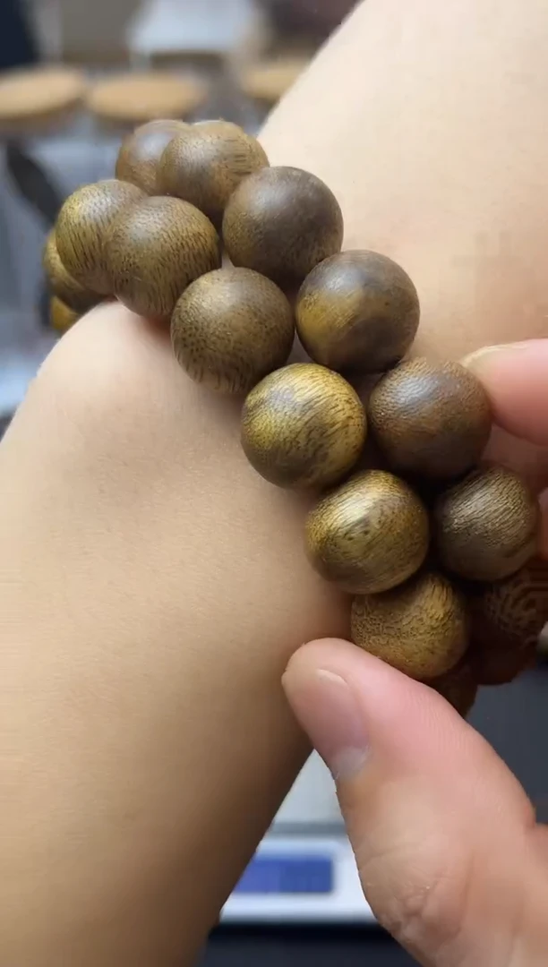 沉香手串哈***生莺歌绿奇楠圆珠14mm双圈