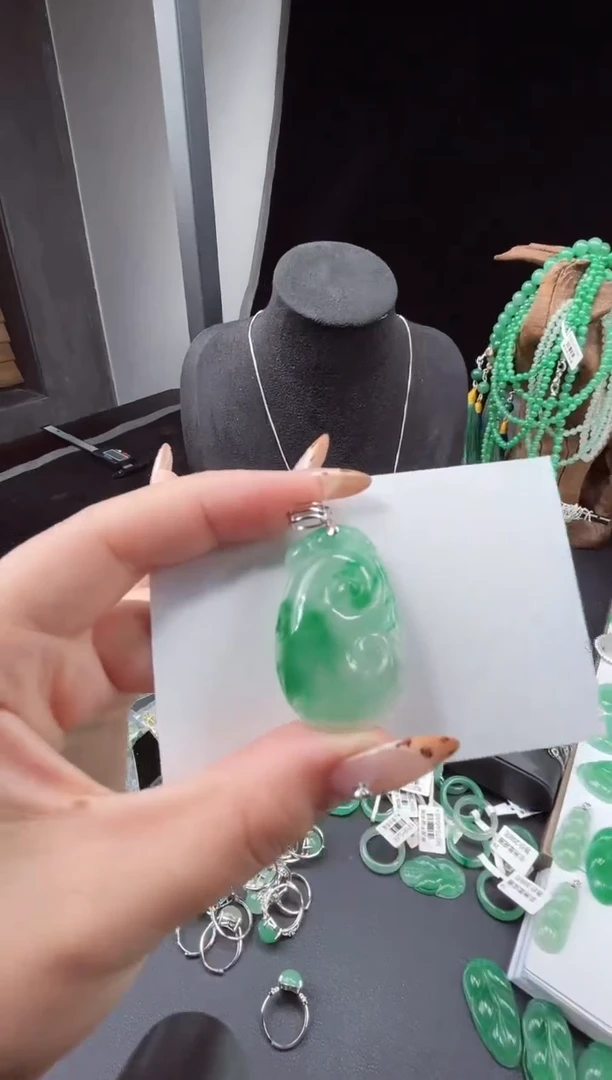 吊坠(赠链)银S925镶嵌石英质玉（非洲翠）29.67如意