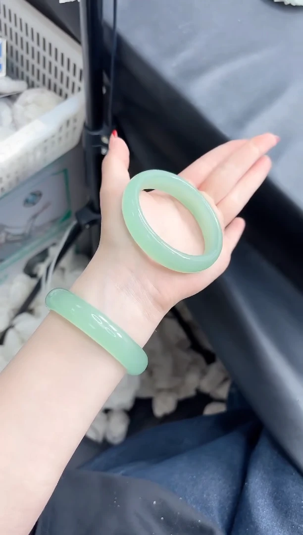 【闪购商品】石英质玉手镯未镶嵌317-56.5