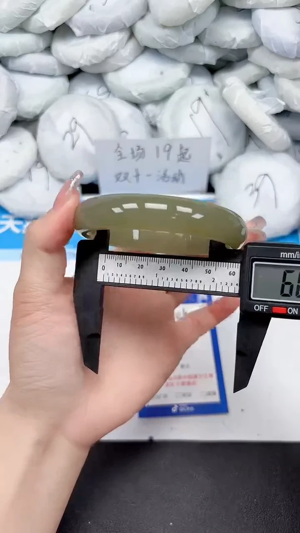 未镶嵌手镯石英质玉105/60.5