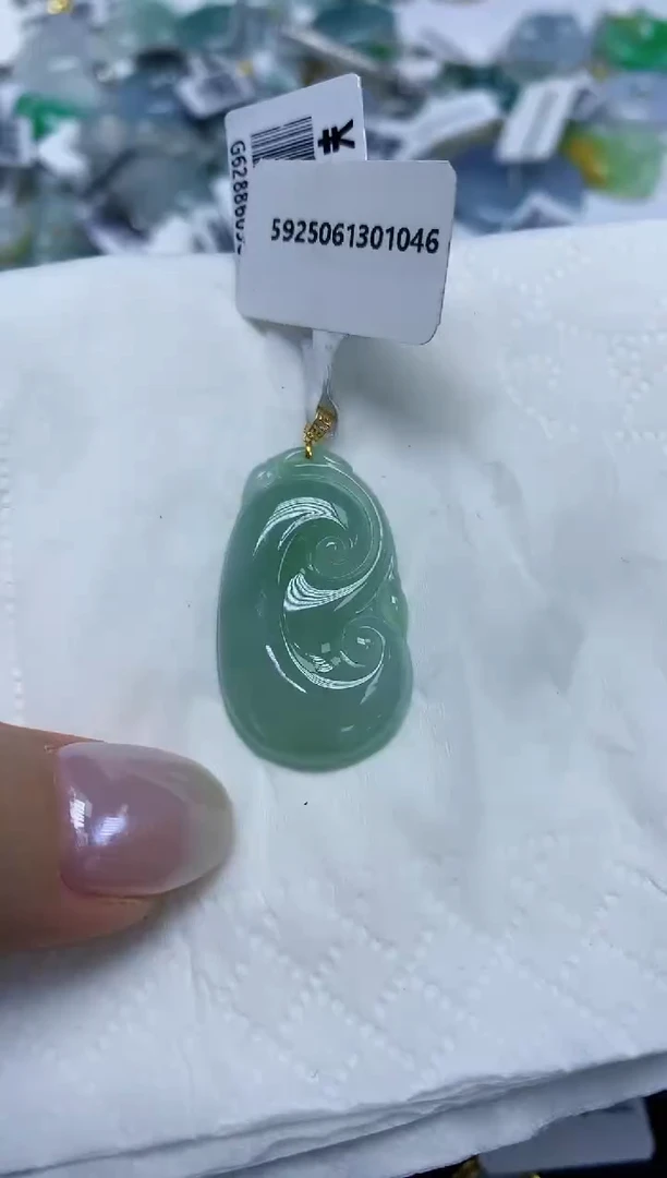 翡翠18K金镶嵌颈饰天然缅甸翡翠A货