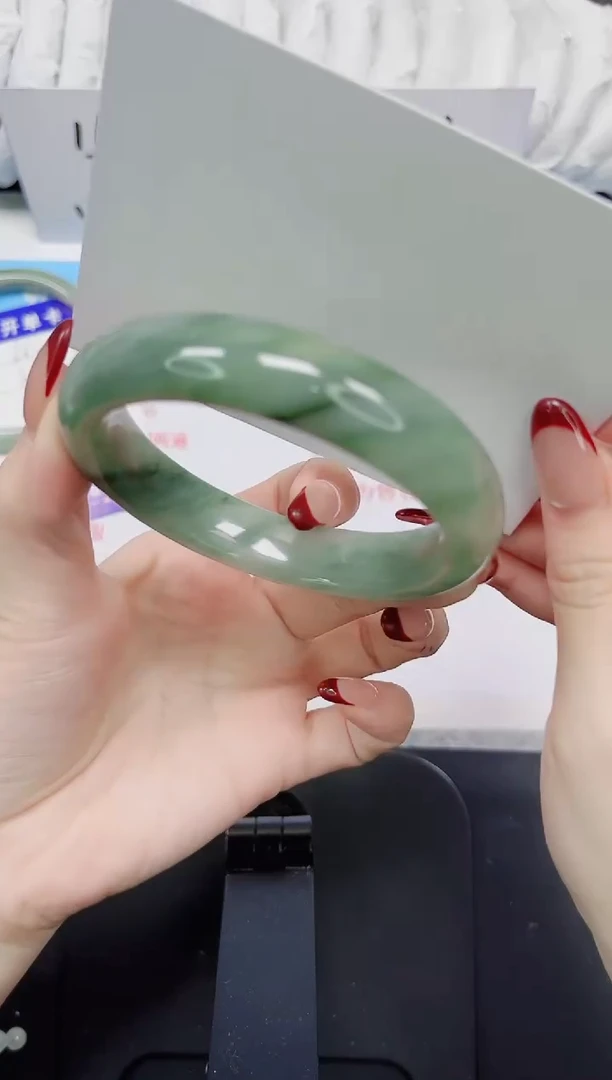 【闪购商品】石英质玉手镯未镶嵌67