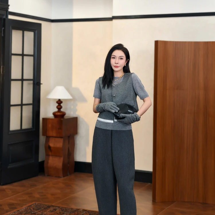 PENNYPENG电影女主早春新款时尚保暖百搭深灰H版设计感亮闪马甲