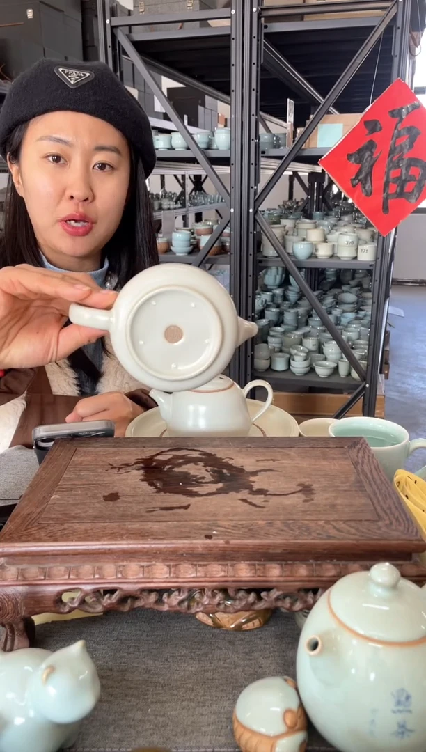 【闪购商品】瓷片微瑕月白汉瓦壶。。。