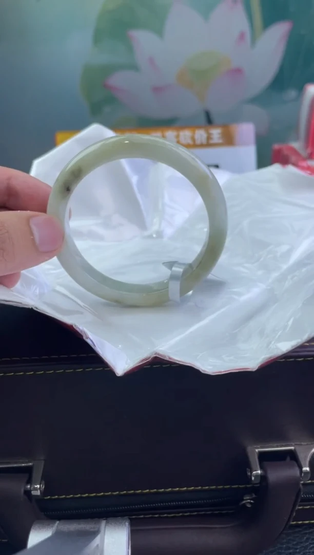 翡翠手镯未镶嵌2翡翠手镯（微瑕）