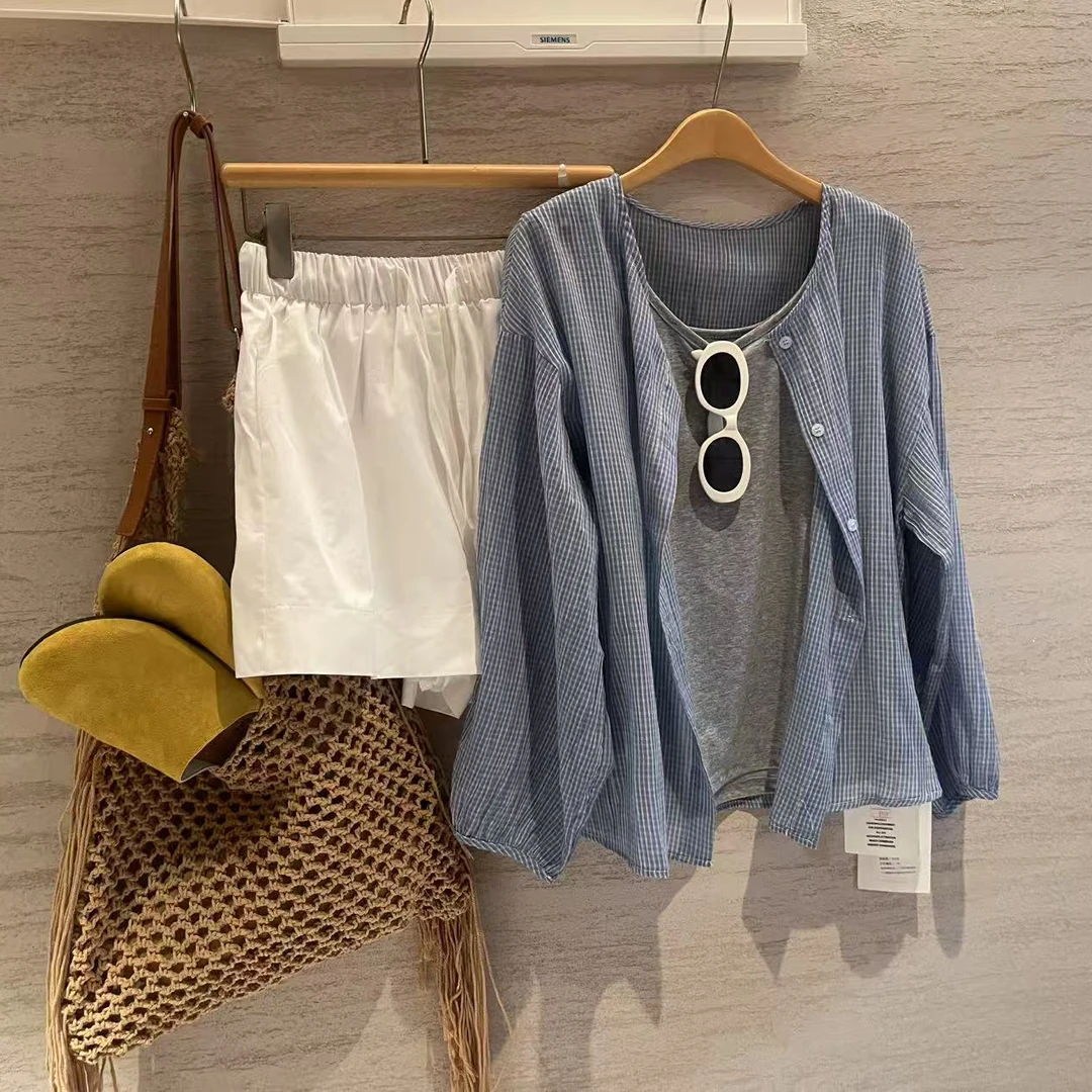 "岁岁无忧“夏日度假风休闲百搭防晒格子衬衫+灰色背心+白色短裤