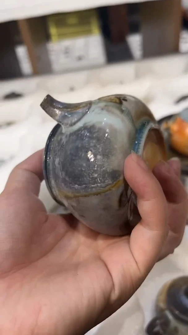 壶192号容量140-150ML中白泥 有落渣 粘底