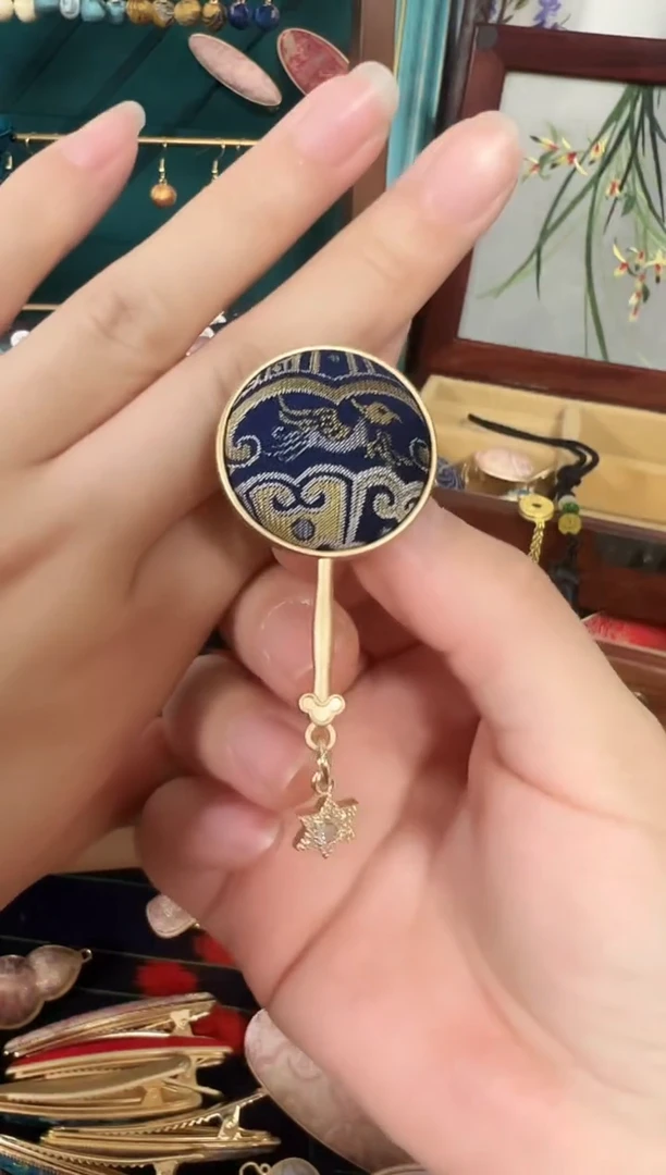 【闪购商品】【孤品年初五发】蓝金八达韵胸针AAA