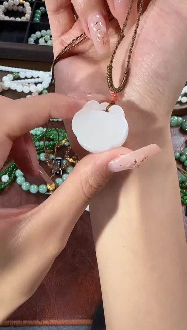 和田玉未镶嵌吊坠(不含链)1