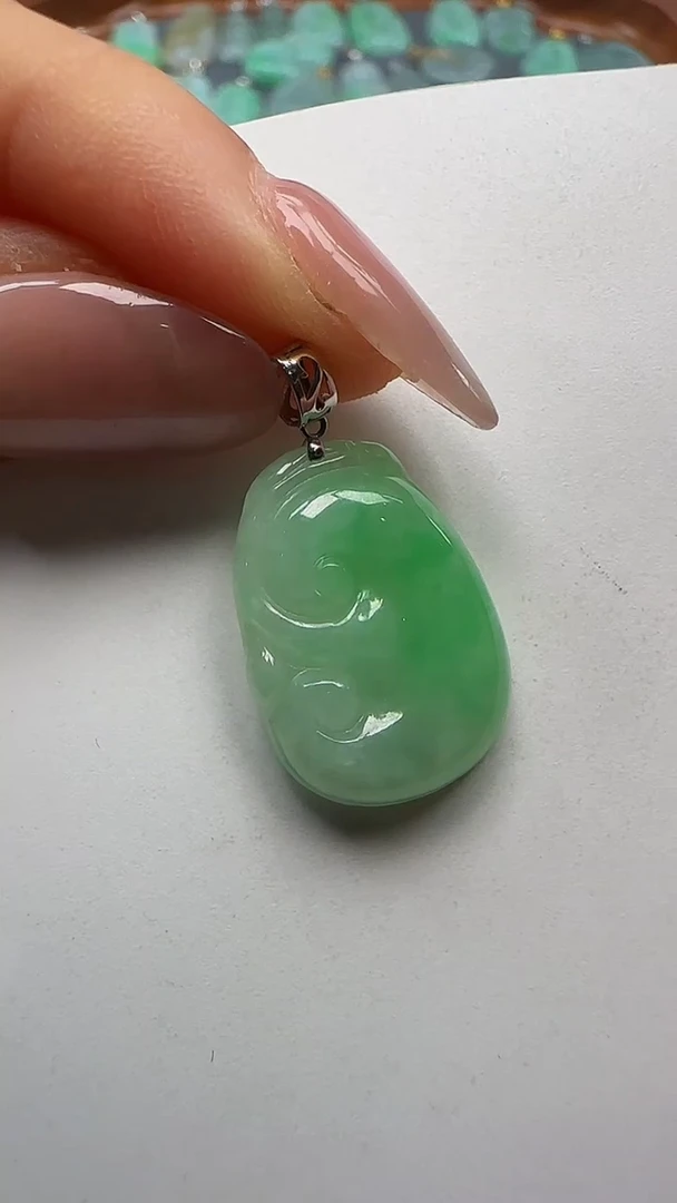 翡翠18K金镶嵌吊坠(不含链)এ****༊如意