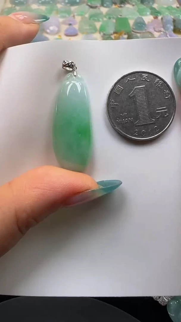 吊坠(不含链)18K金镶嵌翡翠瓜瓜