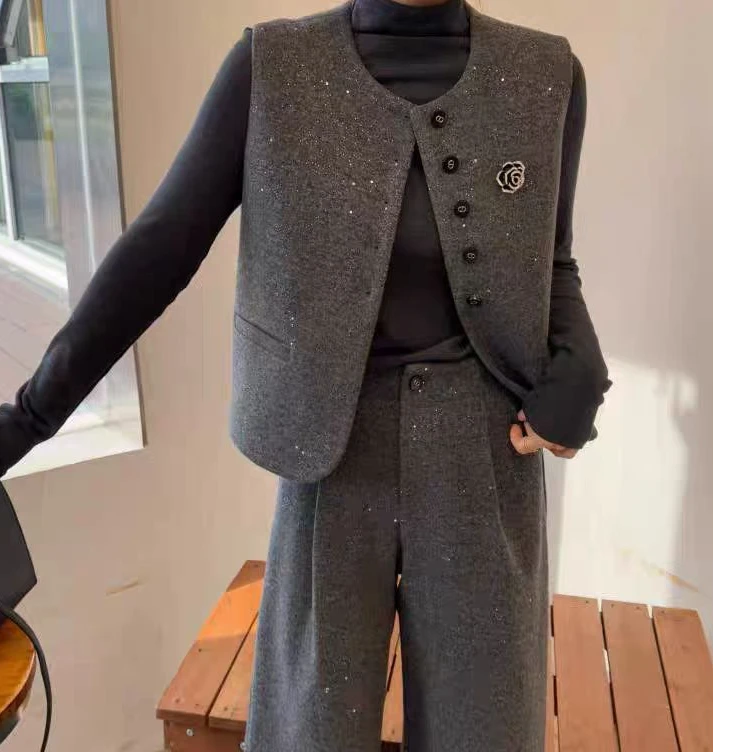 2025新款气质马甲套装八分裤三件套时尚百搭轻奢毛呢网红设计师