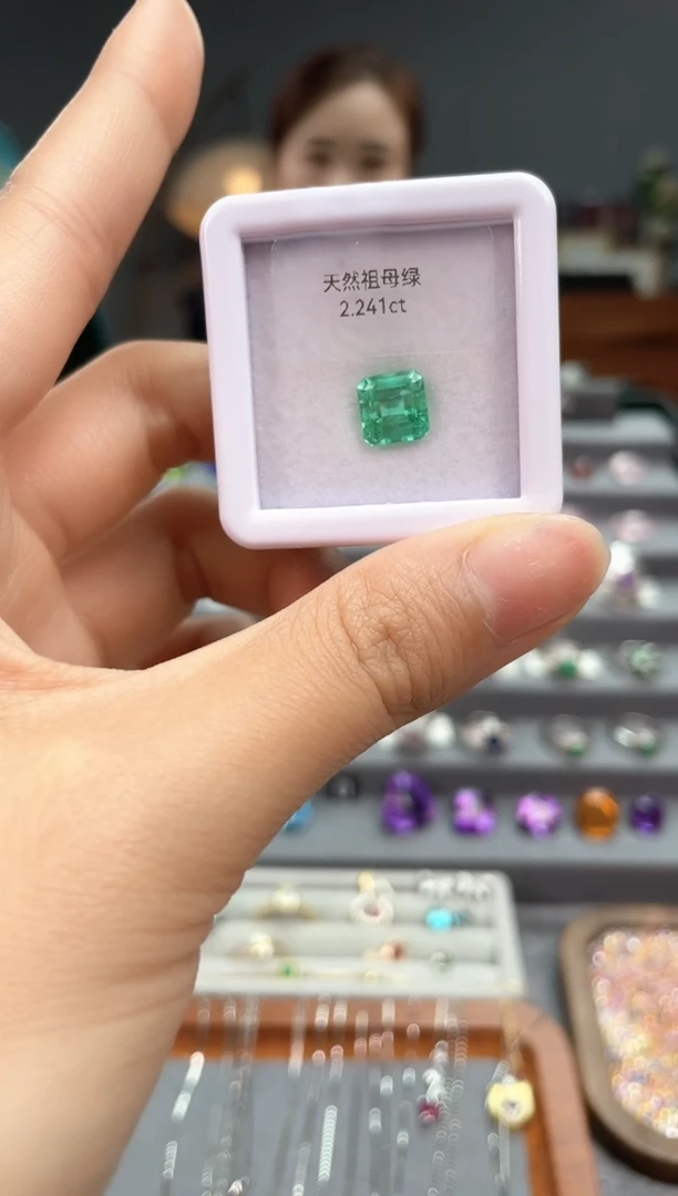裸石未镶嵌祖母绿2.241克拉