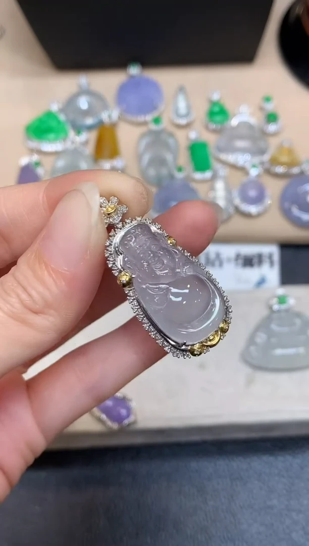 颈饰18K金镶嵌翡翠财神【无服务费