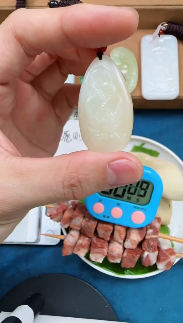 颈饰未镶嵌和田玉难**涂蛇吊坠