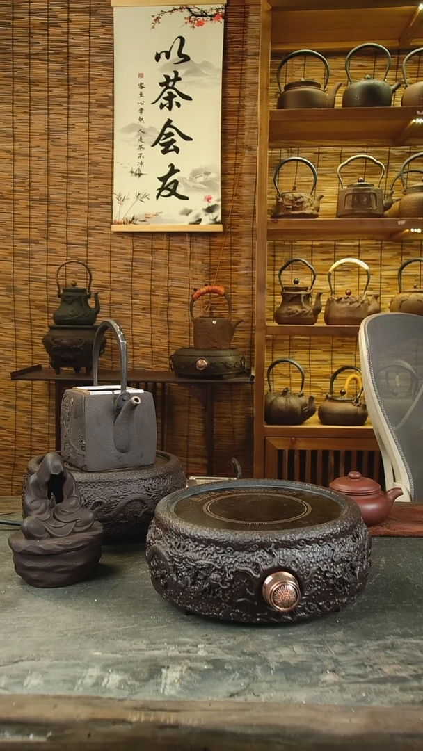 追****）吉春堂铁壶...