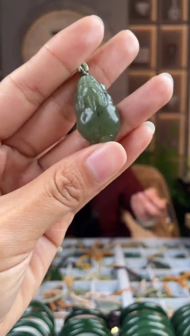 颈饰未镶嵌和田玉拍一发一，拍一发一