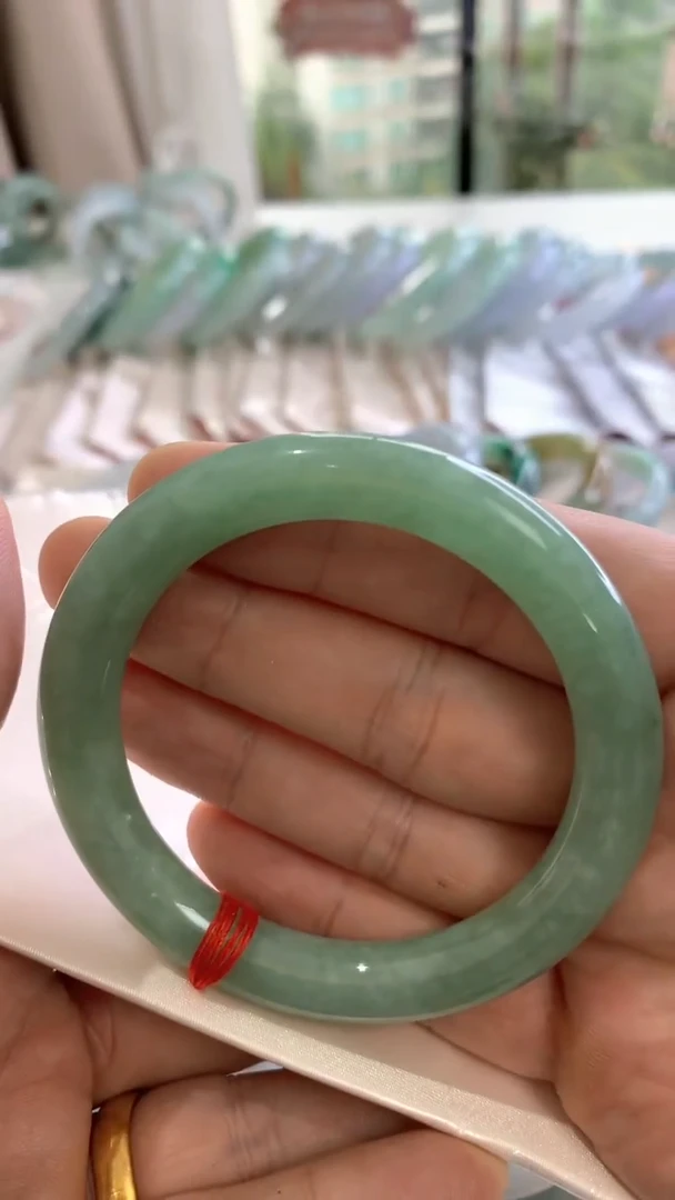 未镶嵌手镯翡翠圆条果绿53.5