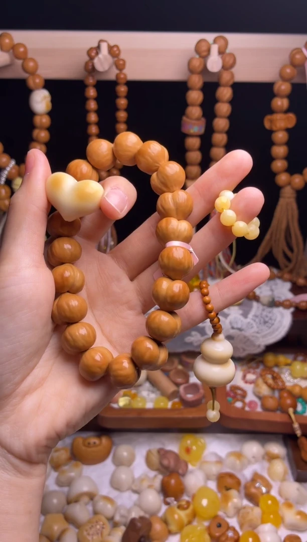 吊坠猴头核桃y****?全品聚宝盆黄跑环奶油流苏手持