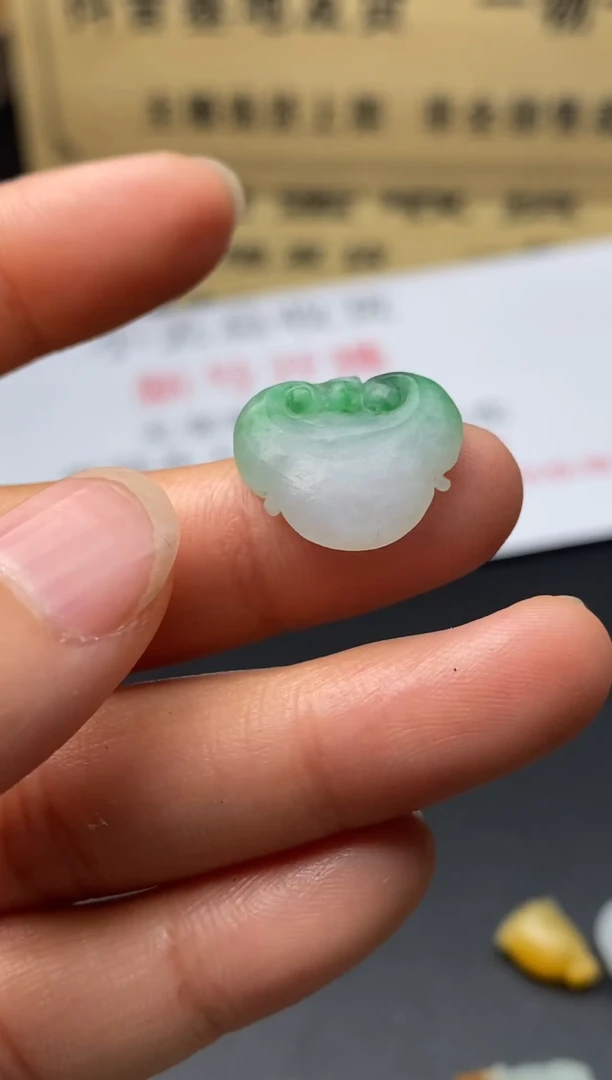 定制翡翠未镶嵌翡翠毛货~