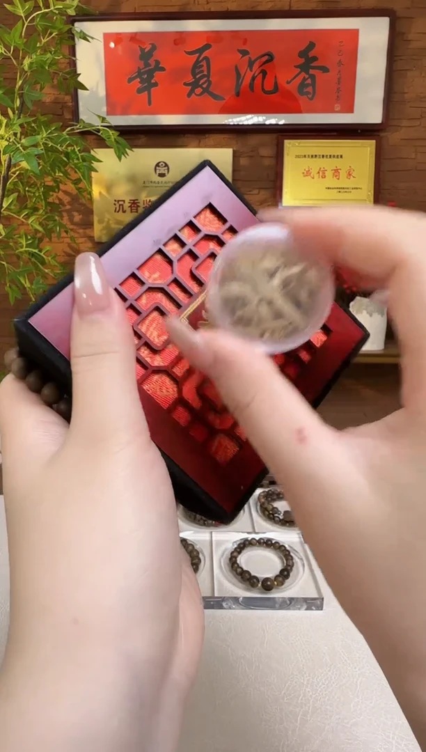 沉香碎屑沉香达拉干0.8九九沉沉香手串单圈五条纹