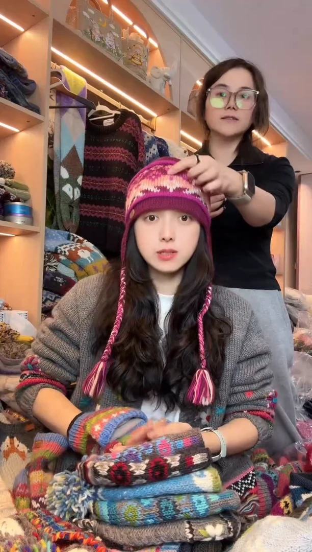 绵羊毛美利奴杨梅色护耳帽