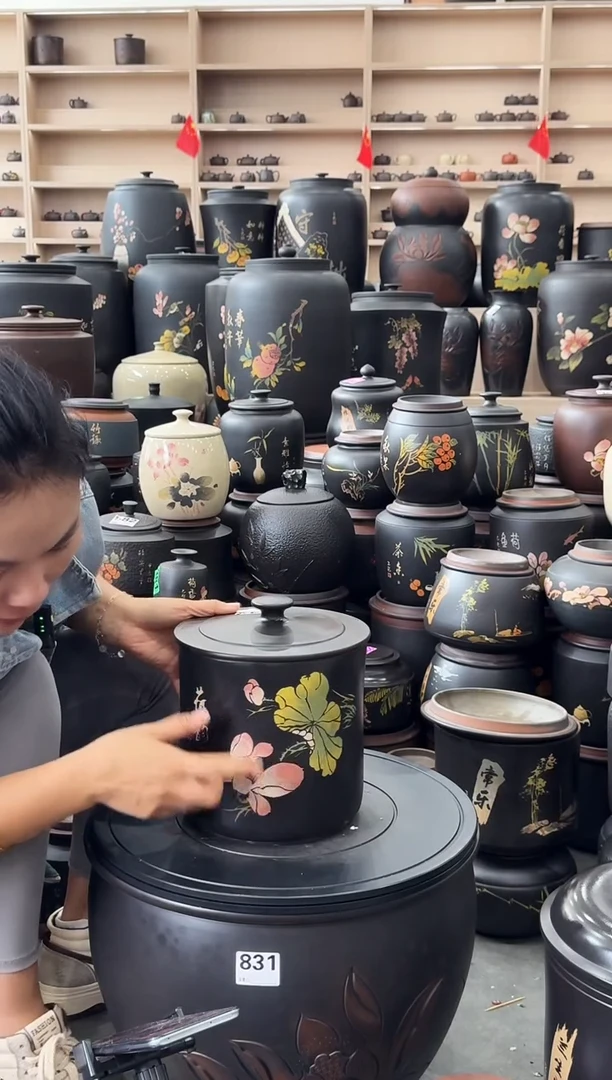 罐瑕疵茶叶罐  彩填小八饼    542