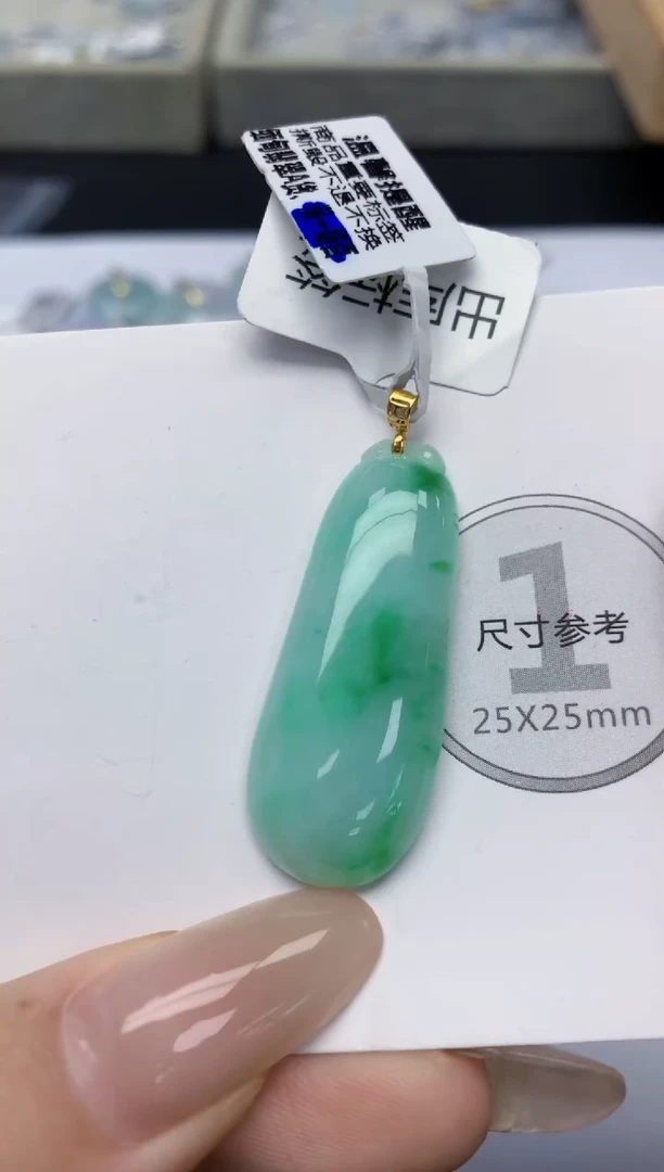 颈饰18K金镶嵌翡翠天然缅甸A货翡翠，百元以上9元证书费自理