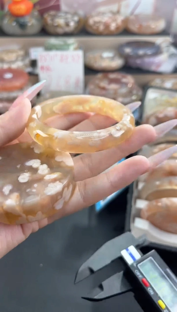 未镶嵌手镯石英质玉54