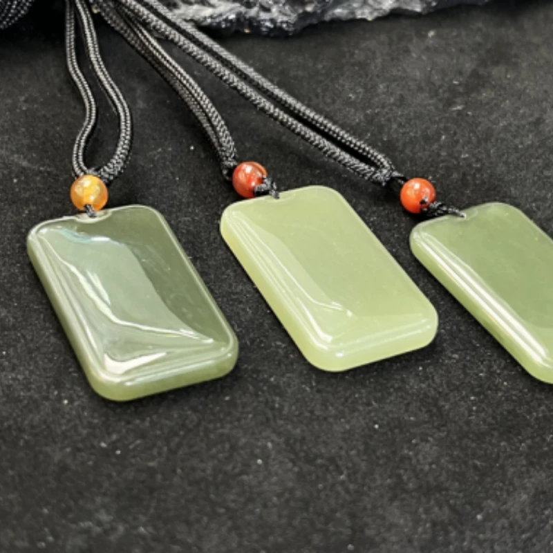 和田玉无事牌项链/多样性发其一